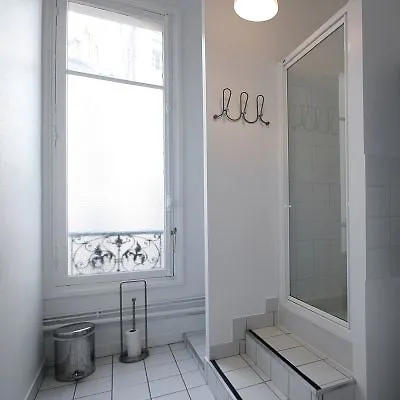 Bridgestreet Opera Serviced מלון